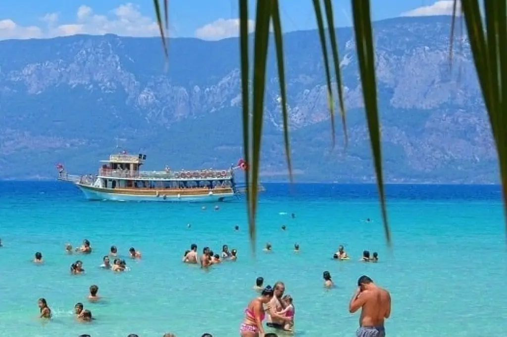 Cleopatra Island tour from Marmaris with island and blue sea view